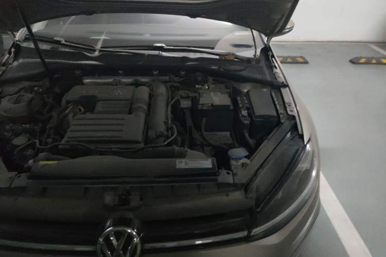 Used Volkswagen Golf 2019 200TSI DSG Comfort & Ambition Edition China VI Standard Engine Bay Left