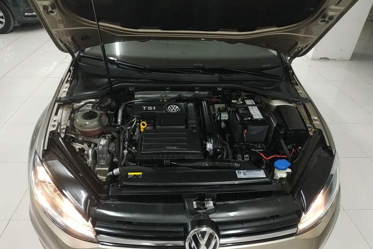Used Volkswagen Golf 2019 280TSI DSG Luxury Version China V Standard Engine Bay