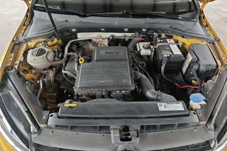 Used Volkswagen Golf 2019 1.6L Automatic Comfort Model China V Standard Engine Bay