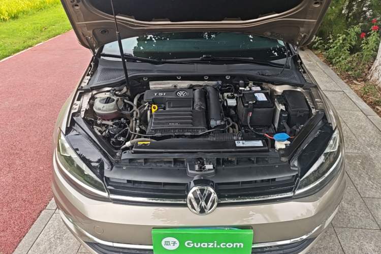 Used Volkswagen Golf 2019 280TSI DSG Comfort Version China VI Standard Engine Bay
