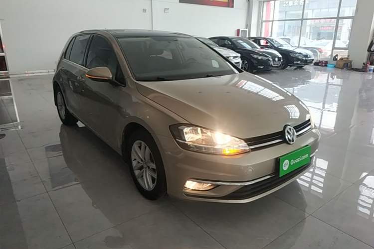 Used Volkswagen Golf 2019 200TSI DSG Comfort Version China VI Standard Front Right 45 Deg