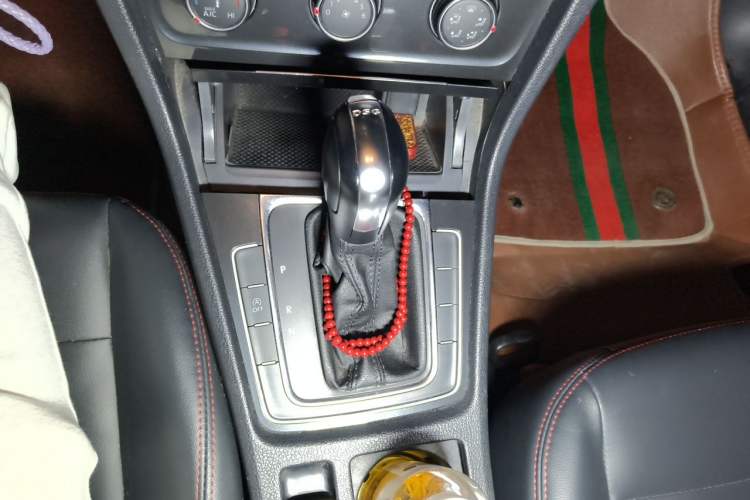 Used Volkswagen Golf 2019 200TSI DSG Comfort & Ambition Edition China VI Standard Gear Lever