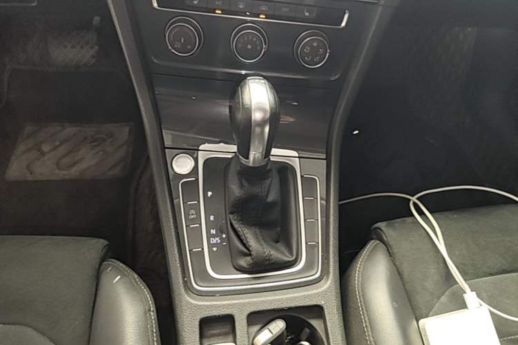 Used Volkswagen Golf 2019 280TSI DSG Luxury Version China VI Standard Gear Lever