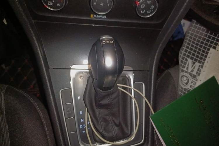 Used Volkswagen Golf 2019 200TSI DSG Comfort & Ambition Edition China VI Standard Gear Lever