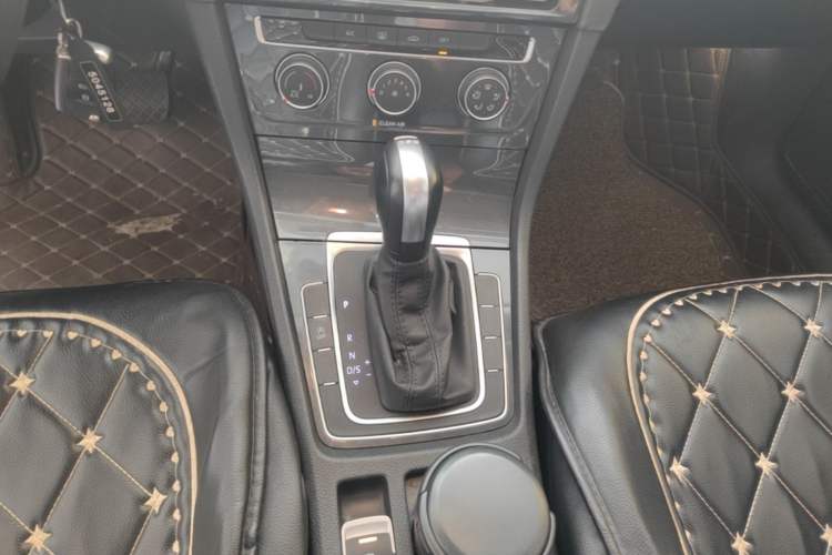 Used Volkswagen Golf 2019 280TSI DSG Comfort Version China VI Standard Gear Lever