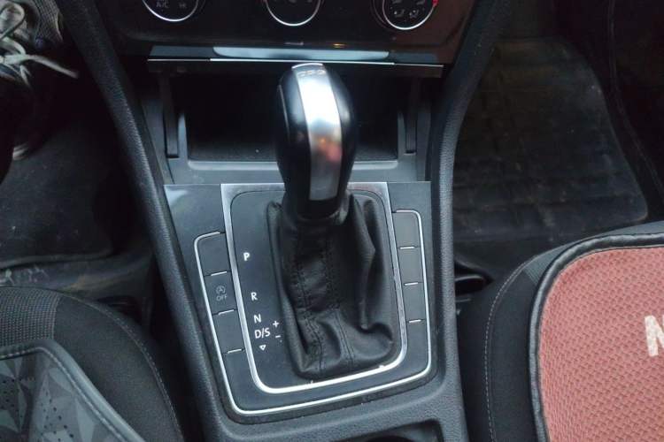 Used Volkswagen Golf 2019 200TSI DSG Comfort & Ambition Edition China VI Standard Gear Lever