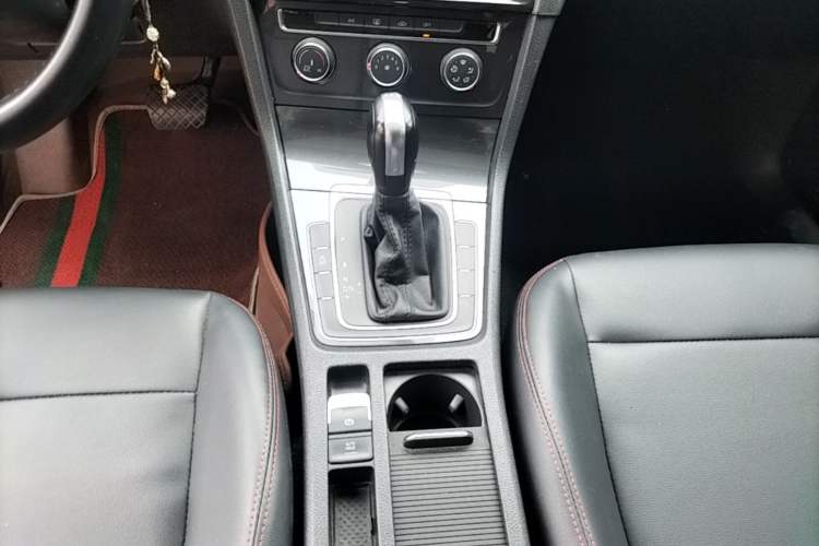 Used Volkswagen Golf 2019 200TSI DSG Comfort & Ambition Edition China VI Standard Gear Lever