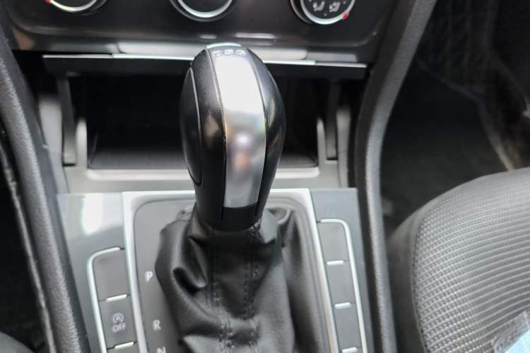 Used Volkswagen Golf 2019 280TSI DSG Comfort Version China VI Standard Gear Lever