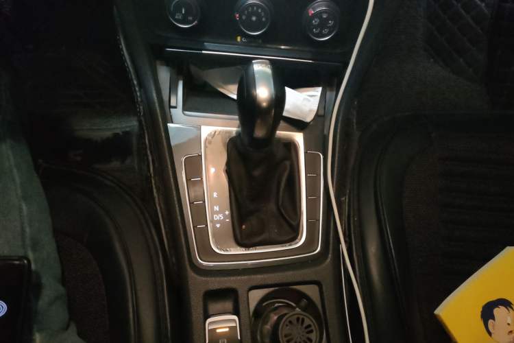 Used Volkswagen Golf 2019 200TSI DSG Comfort & Ambition Edition China VI Standard Gear Lever