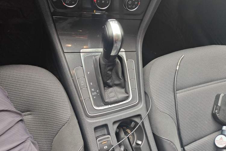 Used Volkswagen Golf 2019 280TSI DSG Comfort Version China VI Standard Gear Lever