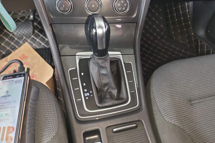 Used Volkswagen Golf 2019 1.6L Automatic Comfort Model China V Standard Gear Lever