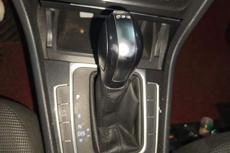Used Volkswagen Golf 2019 280TSI DSG Comfort Version China VI Standard Gear Lever