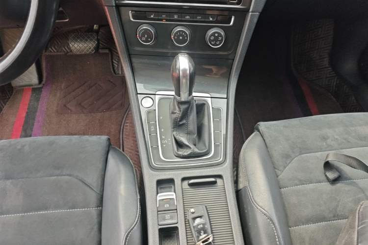 Used Volkswagen Golf 2019 280TSI DSG Luxury Version China V Standard Gear Lever