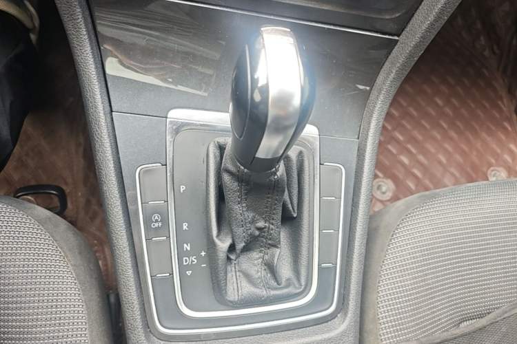 Used Volkswagen Golf 2019 280TSI DSG Comfort Version China VI Standard Gear Lever