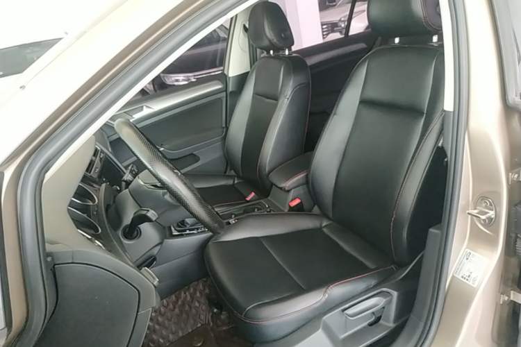 Used Volkswagen Golf 2019 200TSI DSG Comfort Version China VI Standard Left Front Seat