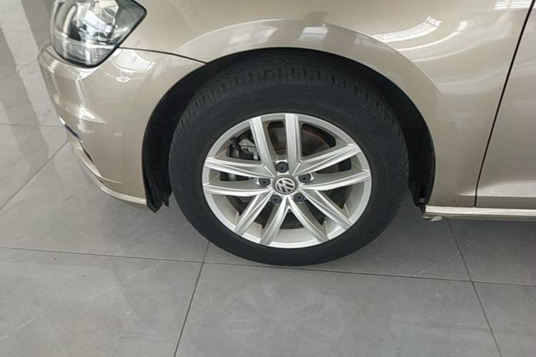 Used Volkswagen Golf 2019 200TSI DSG Comfort Version China VI Standard Left Front Wheel Hub