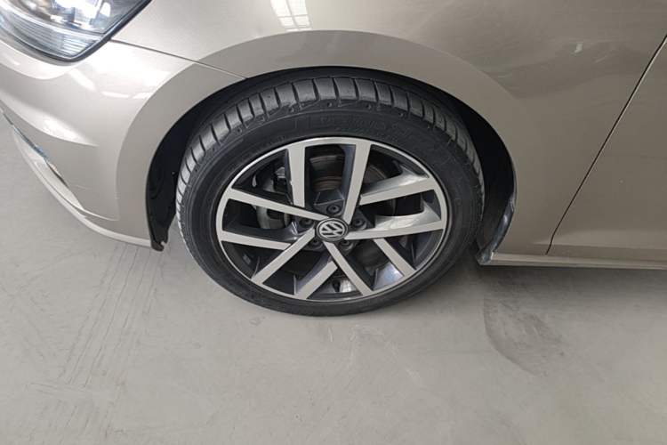 Used Volkswagen Golf 2019 280TSI DSG Luxury Version China VI Standard Left Front Wheel Hub