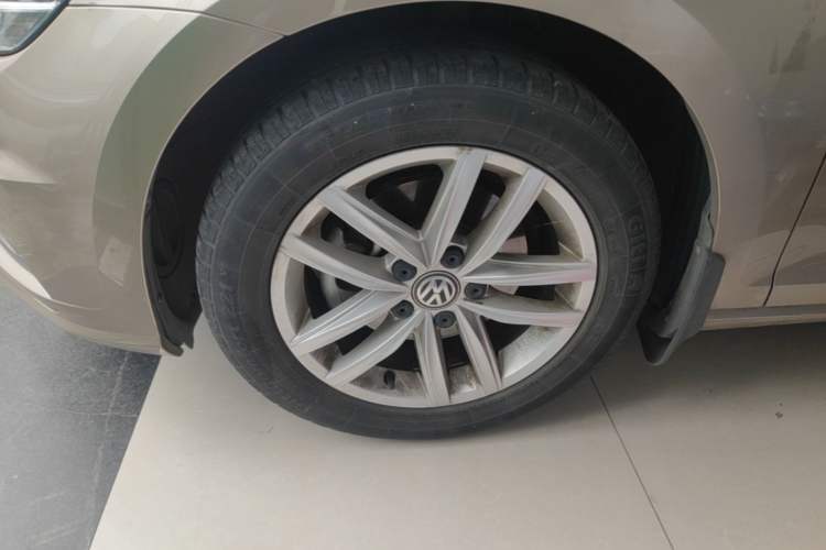 Used Volkswagen Golf 2019 280TSI DSG Comfort Version China VI Standard Left Front Wheel Hub