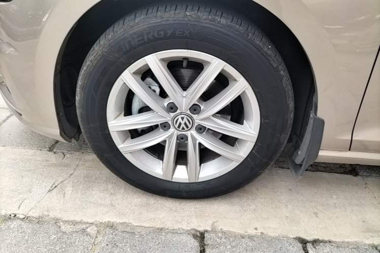 Used Volkswagen Golf 2019 200TSI DSG Comfort & Ambition Edition China VI Standard Left Front Wheel Hub