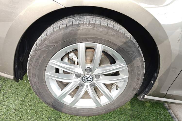 Used Volkswagen Golf 2019 280TSI DSG Comfort Version China V Standard Left Front Wheel Hub