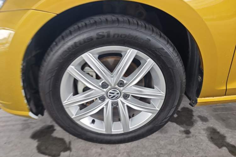 Used Volkswagen Golf 2019 1.6L Automatic Comfort Model China V Standard Left Front Wheel Hub
