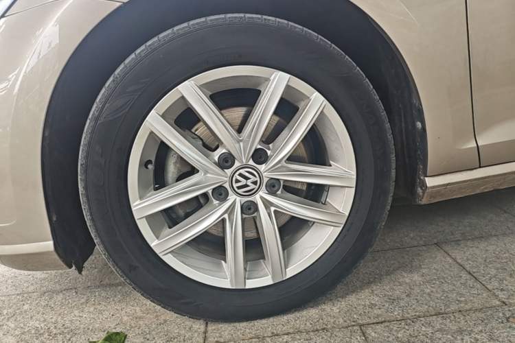 Used Volkswagen Golf 2019 280TSI DSG Comfort Version China VI Standard Left Front Wheel Hub
