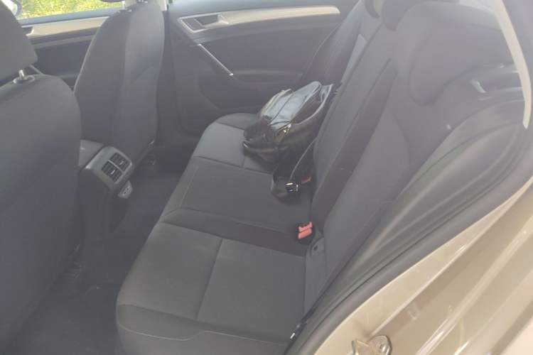 Used Volkswagen Golf 2019 200TSI DSG Comfort & Ambition Edition China VI Standard Left Rear Seat