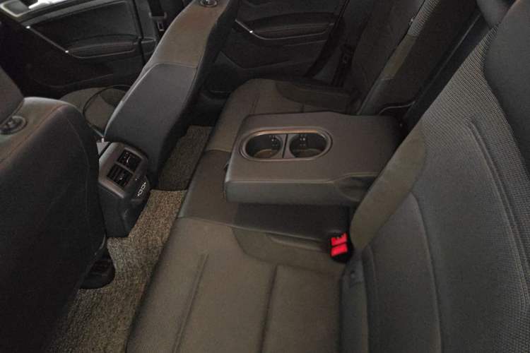 Used Volkswagen Golf 2019 1.6L Automatic Comfort Model China V Standard Left Rear Seat