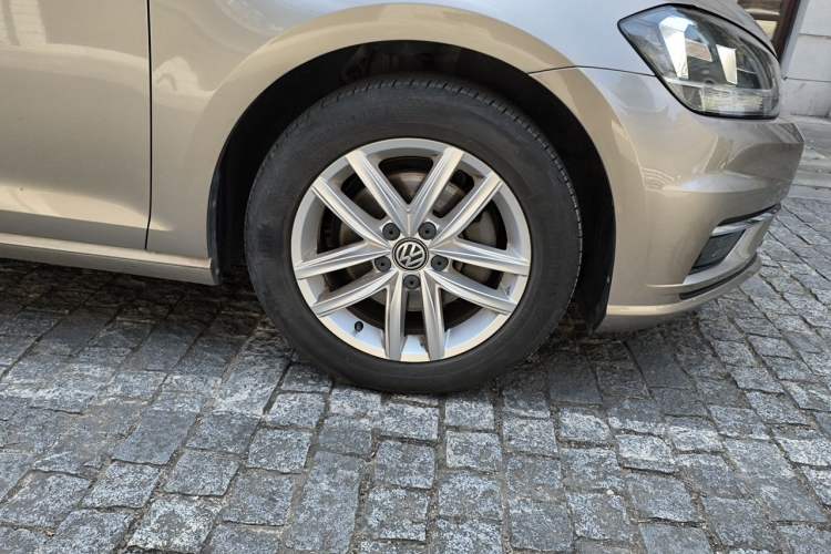 Used Volkswagen Golf 2019 280TSI DSG Comfort Version China VI Standard Right Front Wheel Hub