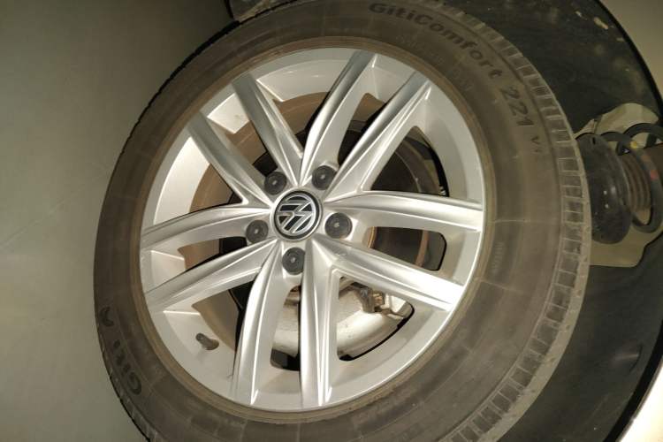 Used Volkswagen Golf 2019 200TSI DSG Comfort & Ambition Edition China VI Standard Right Front Wheel Hub