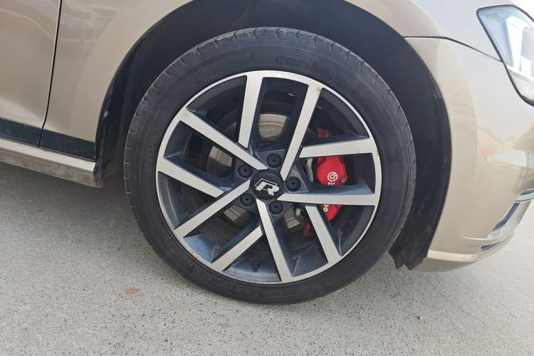 Used Volkswagen Golf 2019 280TSI DSG Luxury Version China V Standard Right Front Wheel Hub