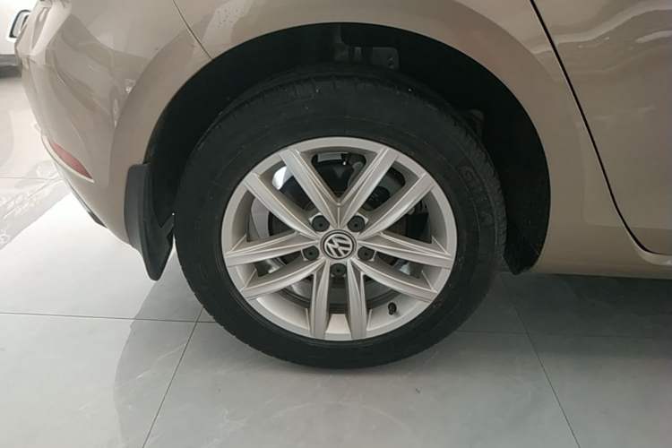 Used Volkswagen Golf 2019 200TSI DSG Comfort Version China VI Standard Right Rear Wheel Hub