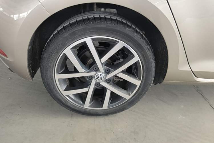 Used Volkswagen Golf 2019 280TSI DSG Luxury Version China VI Standard Right Rear Wheel Hub