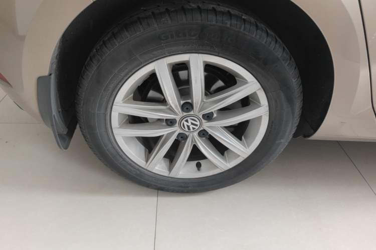 Used Volkswagen Golf 2019 280TSI DSG Comfort Version China VI Standard Right Rear Wheel Hub