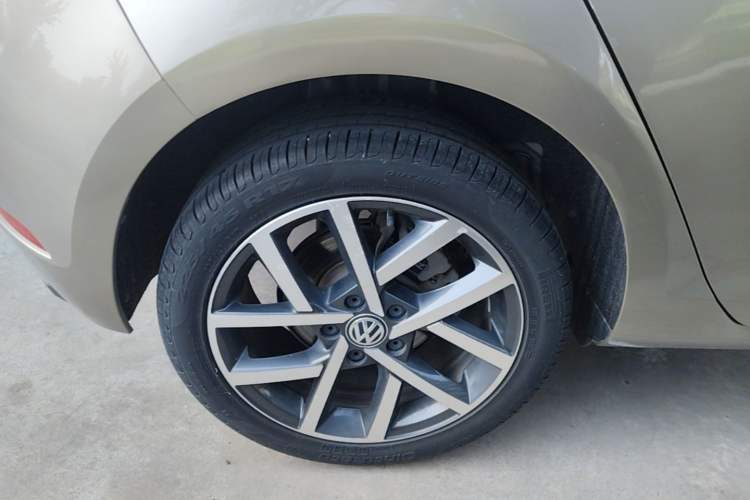 Used Volkswagen Golf 2019 200TSI DSG Comfort & Ambition Edition China VI Standard Right Rear Wheel Hub