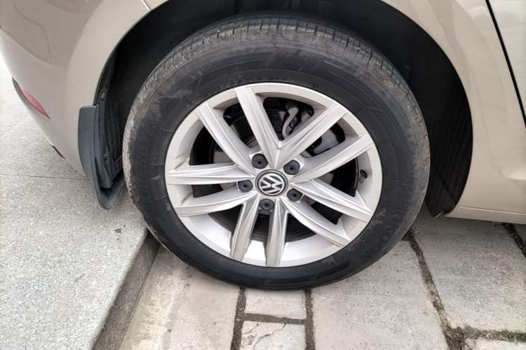 Used Volkswagen Golf 2019 200TSI DSG Comfort & Ambition Edition China VI Standard Right Rear Wheel Hub