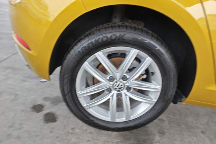 Used Volkswagen Golf 2019 1.6L Automatic Comfort Model China V Standard Right Rear Wheel Hub