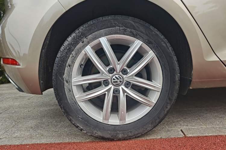 Used Volkswagen Golf 2019 280TSI DSG Comfort Version China VI Standard Right Rear Wheel Hub