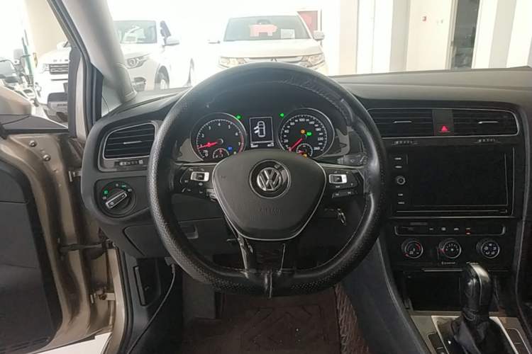Used Volkswagen Golf 2019 200TSI DSG Comfort Version China VI Standard Steering Wheel