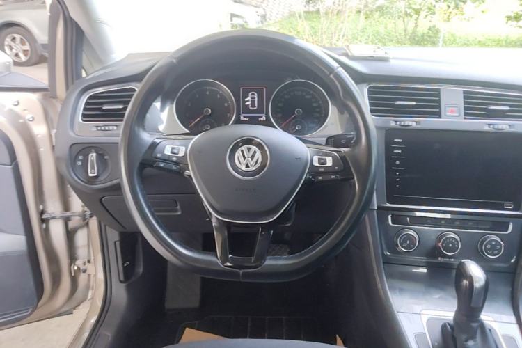 Used Volkswagen Golf 2019 200TSI DSG Comfort & Ambition Edition China VI Standard Steering Wheel