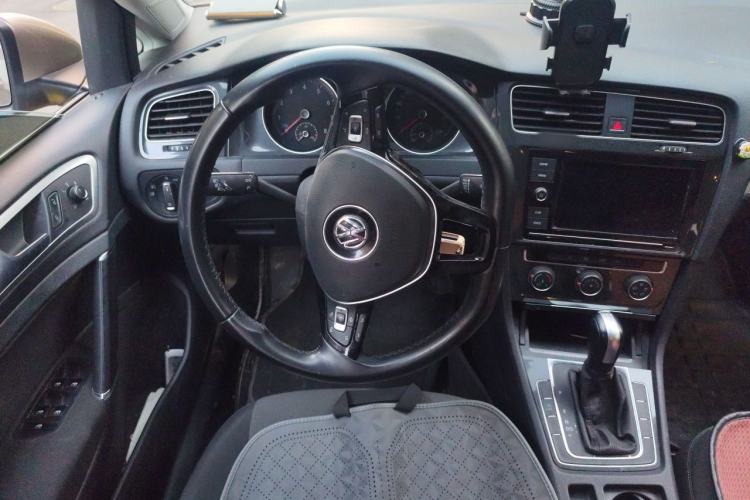 Used Volkswagen Golf 2019 200TSI DSG Comfort & Ambition Edition China VI Standard Steering Wheel