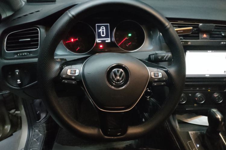 Used Volkswagen Golf 2019 200TSI DSG Comfort & Ambition Edition China VI Standard Steering Wheel