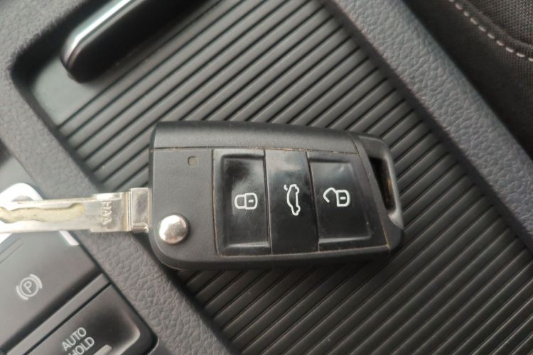 Used Volkswagen Golf 2019 1.6L Automatic Fashion Model China V Standard Vehicle Key