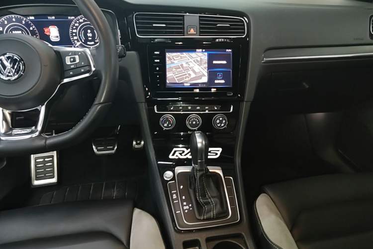 Used Volkswagen Golf 2020 Charming Edition 280TSI DSG R-Line Audio And AC Panel