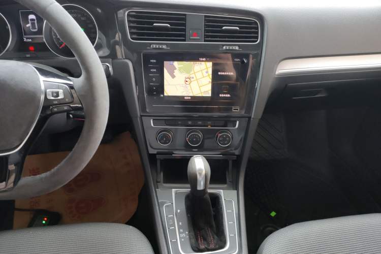 Used Volkswagen Golf 2020 280TSI DSG Comfort Version Audio And AC Panel