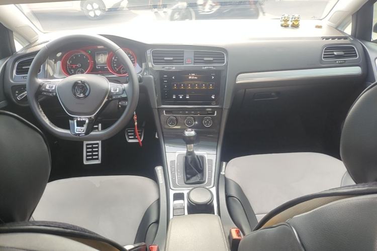 Used Volkswagen Golf 2020 280TSI DSG Comfort Version Center Console
