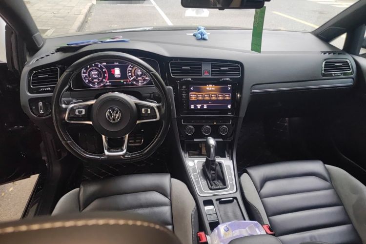 Used Volkswagen Golf 2020 Charming Edition 280TSI DSG R-Line Center Console