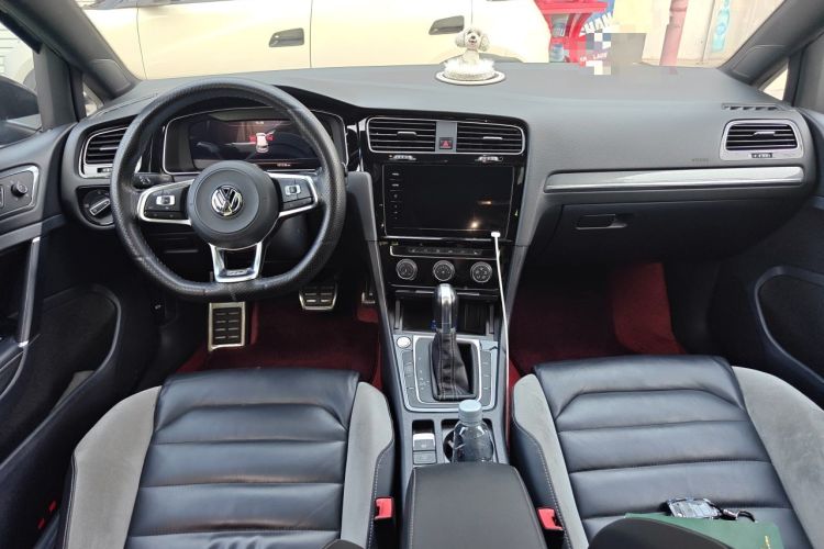 Used Volkswagen Golf 2020 Charming Edition 280TSI DSG R-Line Center Console