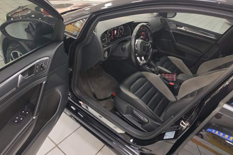 Used Volkswagen Golf 2020 280TSI DSG R-Line Version Driver Seat