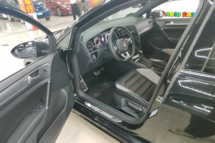 Used Volkswagen Golf 2020 Charming Edition 280TSI DSG R-Line Driver Seat